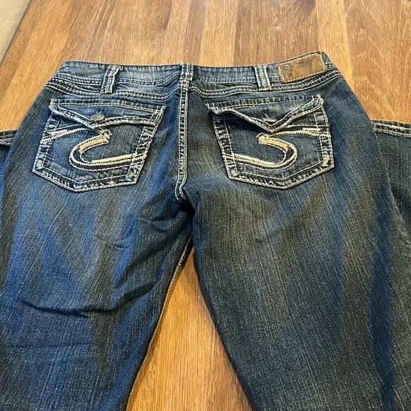 SILVER Suki Surplus bootcut distressed blue jeans - Picture 5 of 10